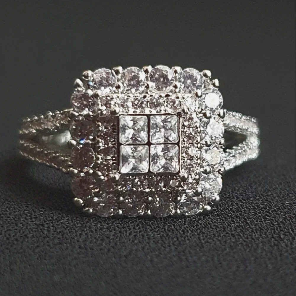 Pretty Designer Square Cut Diamonds Ring - Picture 1 of 4